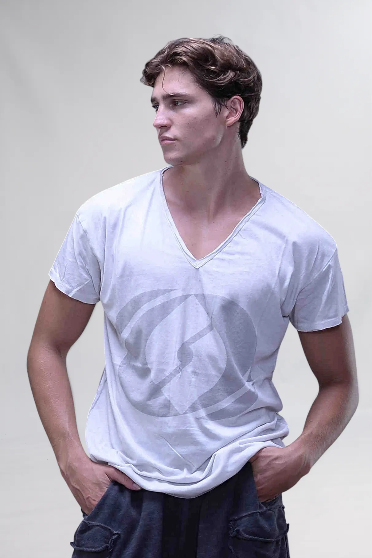V-Tshirt, merchant product photograph