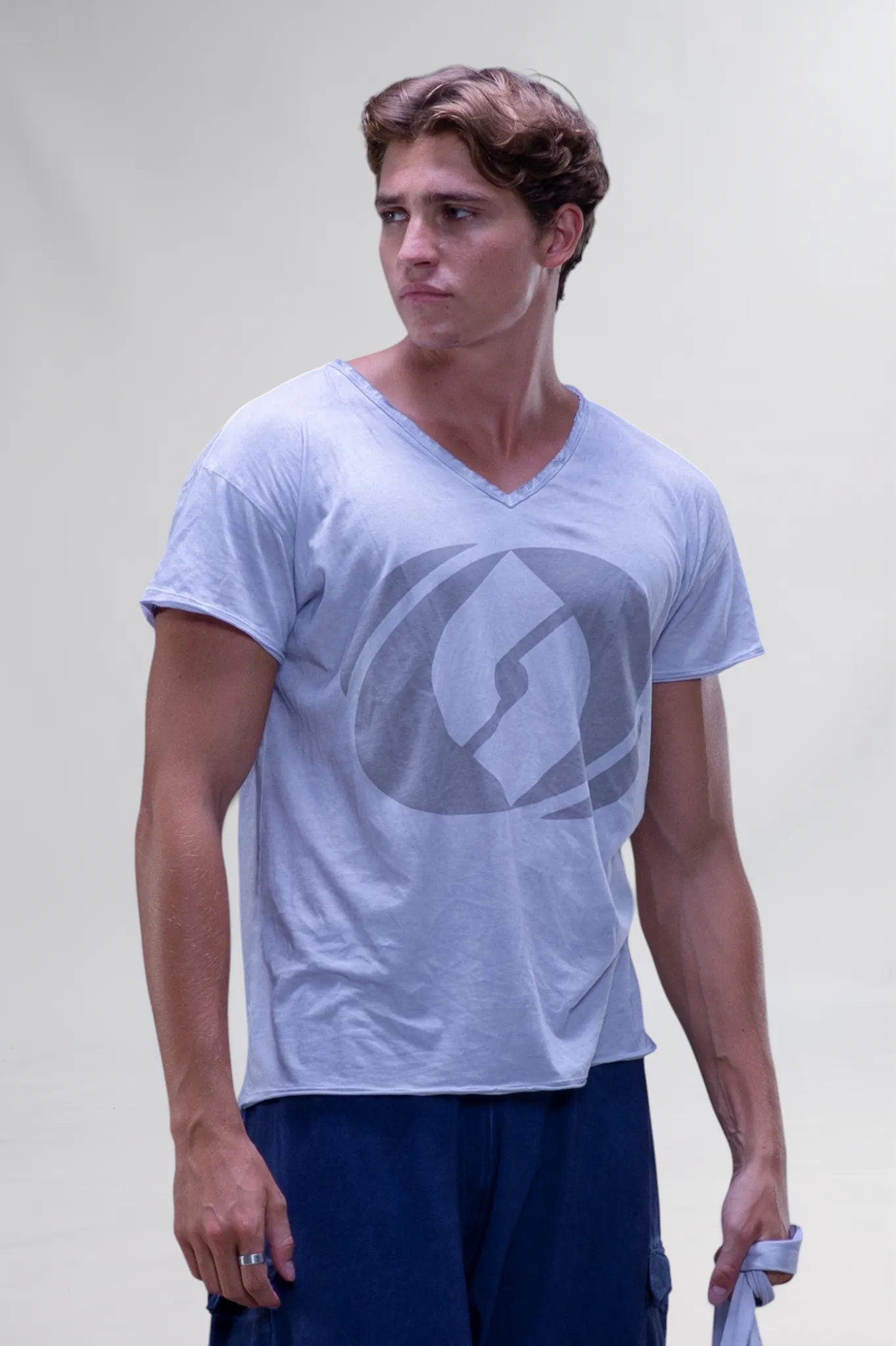 V-Tshirt, merchant product photograph