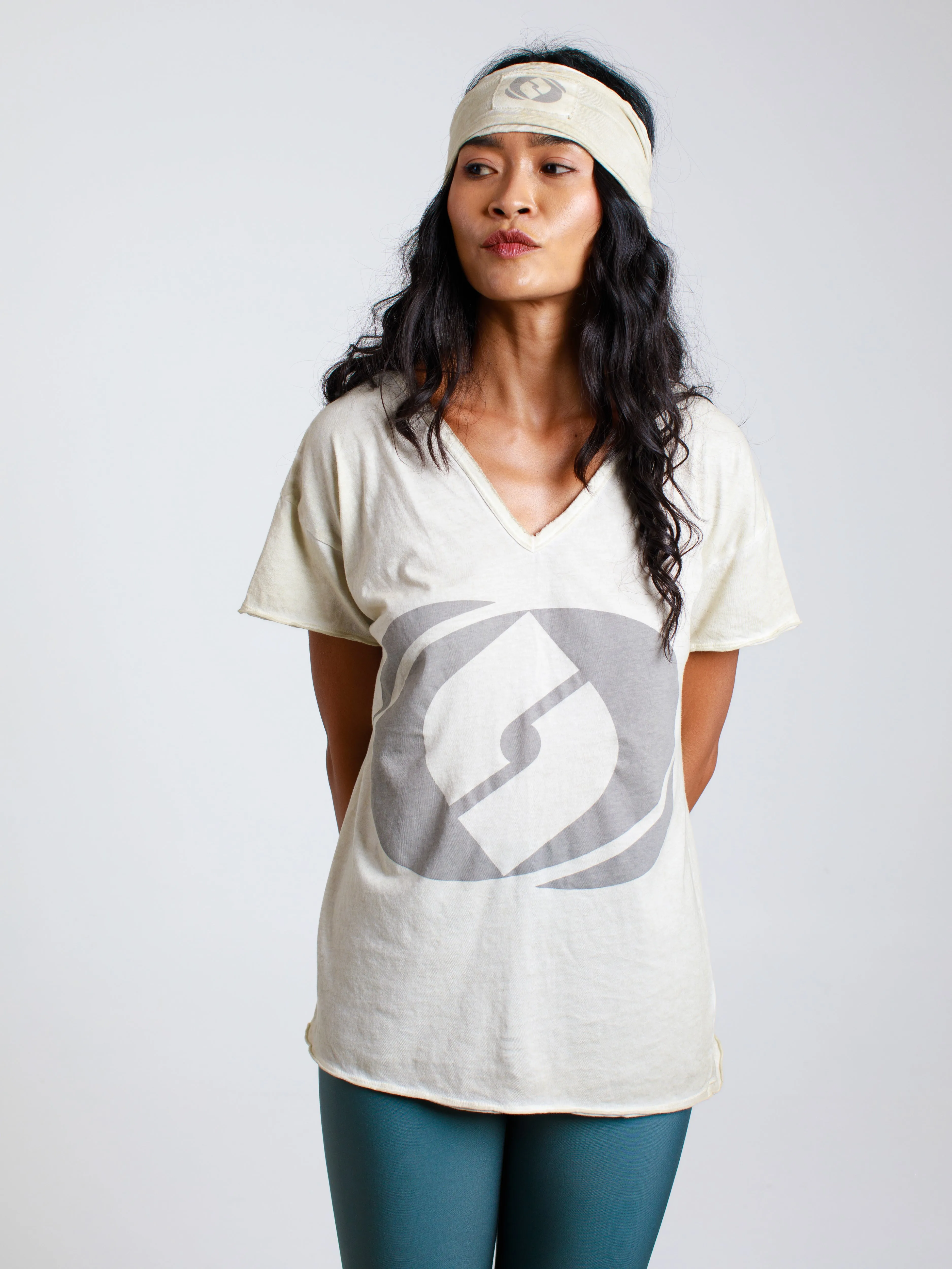 V-Tshirt, merchant product photograph