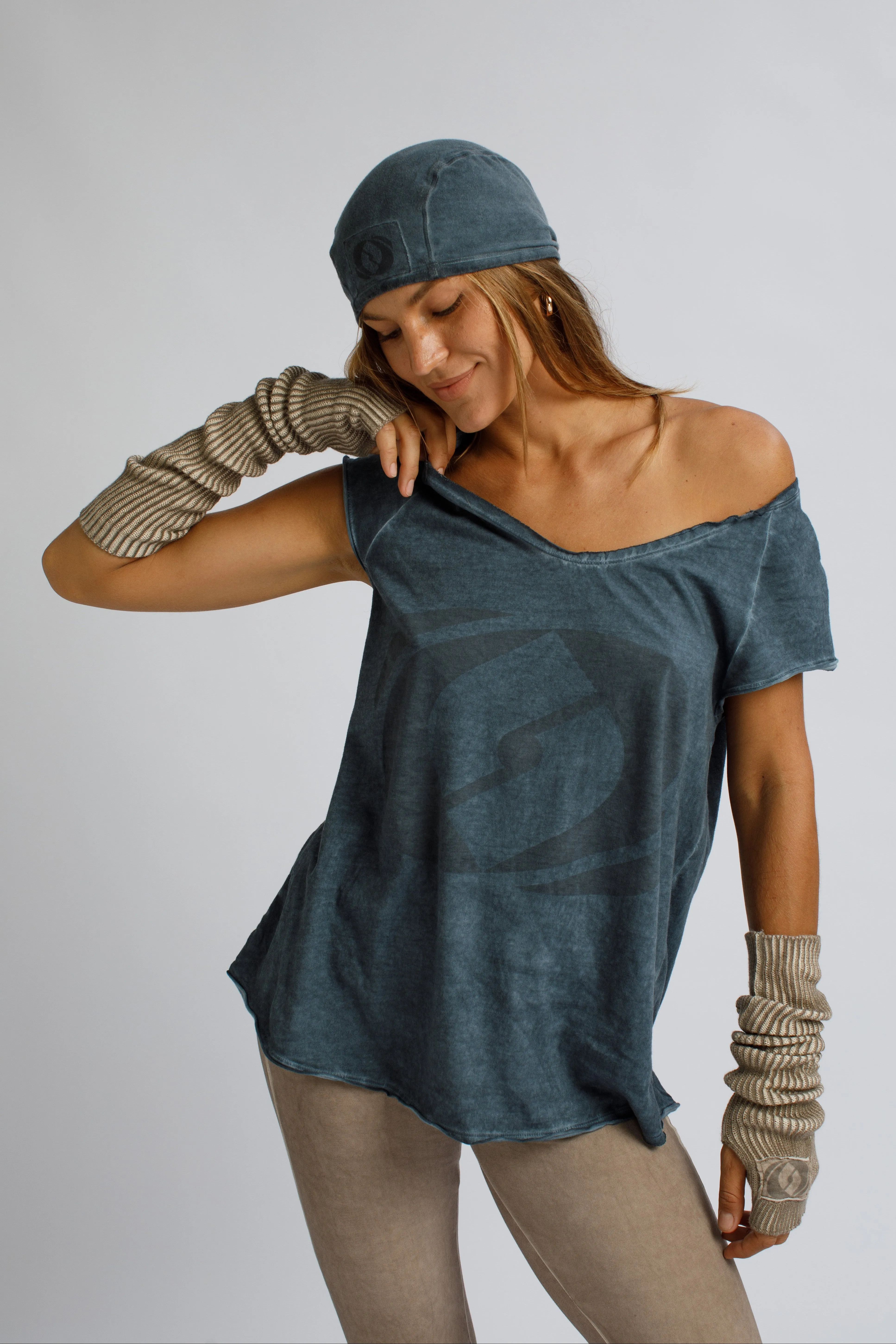 Raw Edge Neckline Raglan Tee, merchant product photograph
