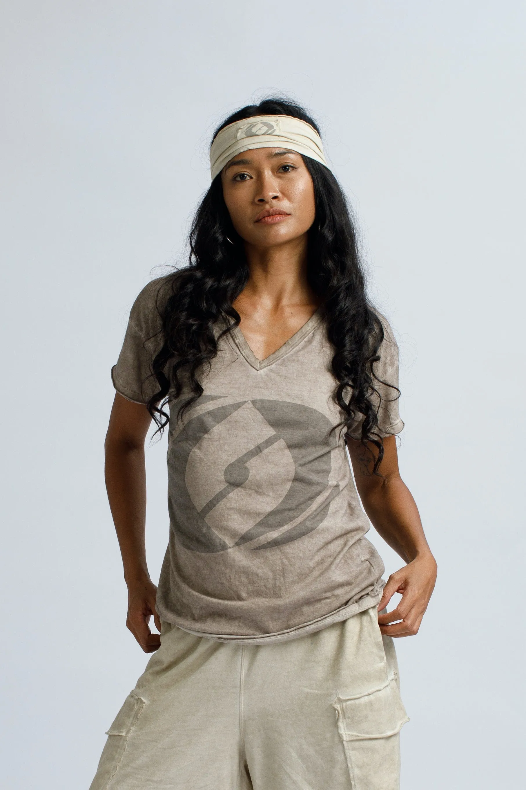 V-Tshirt, merchant product photograph